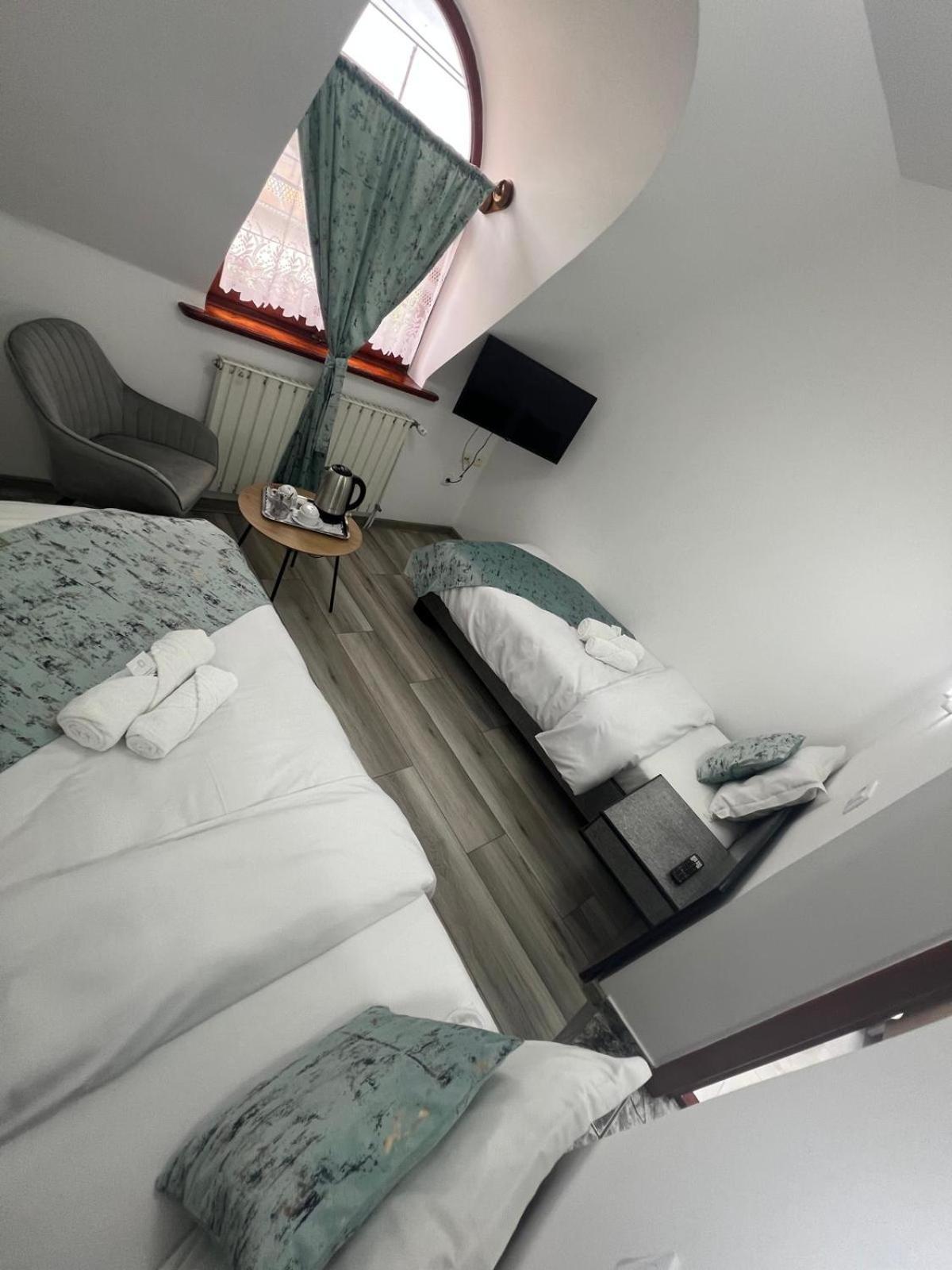 Motel Buti Sighetu Marmaţiei Eksteriør billede