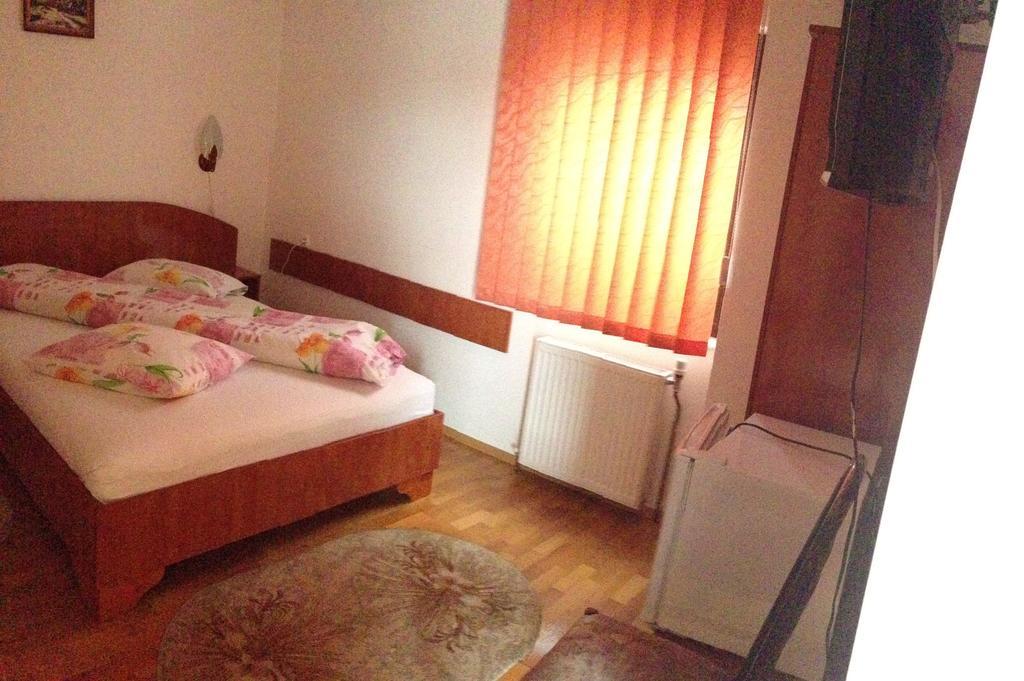 Motel Buti Sighetu Marmaţiei Værelse billede