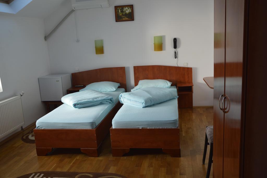 Motel Buti Sighetu Marmaţiei Værelse billede