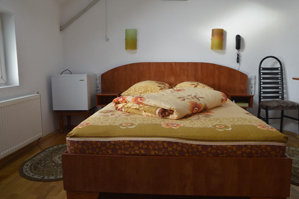Motel Buti Sighetu Marmaţiei Værelse billede