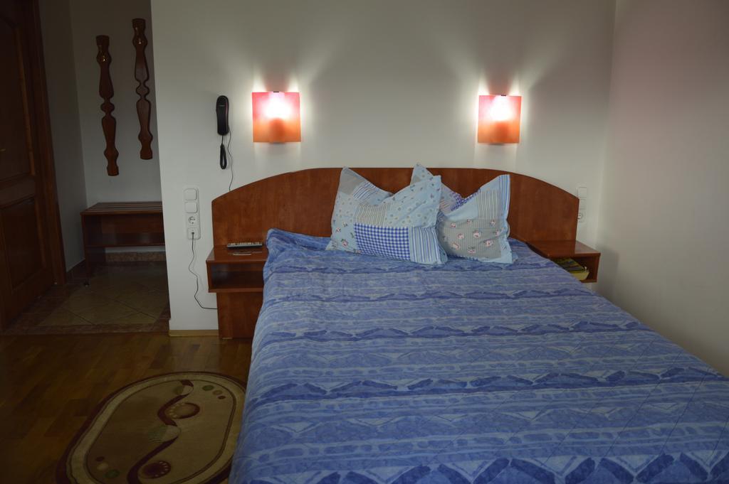 Motel Buti Sighetu Marmaţiei Værelse billede
